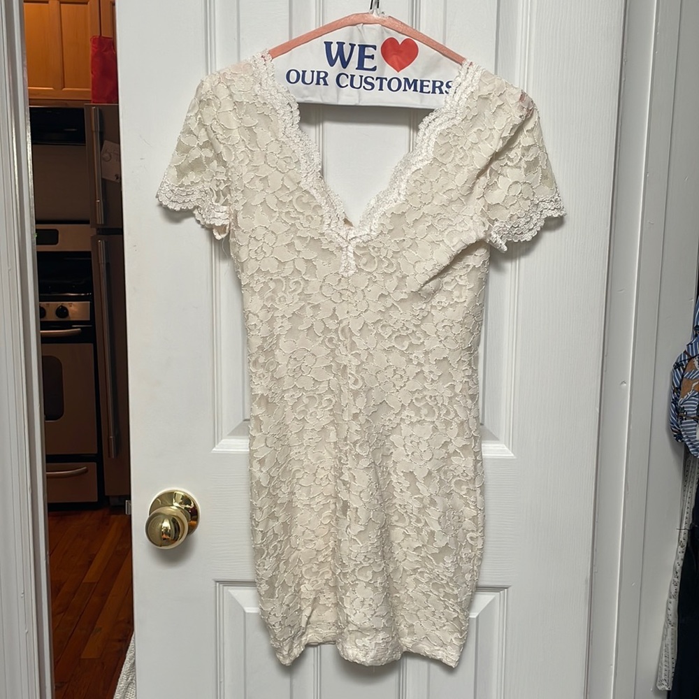 Fitted lace mini dress, white